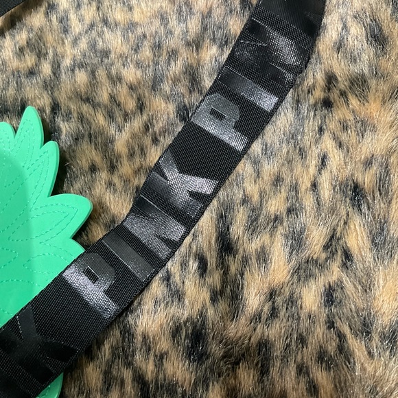 PINK BY VS PINEAPPLE INSULATED COOLER - Picture 4 of 7